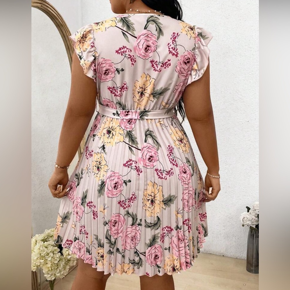 New 💕 Frenchy Women'S Plus Size Floral Print
Knot Design Ruffle Hem Dress - Picture 3 of 3